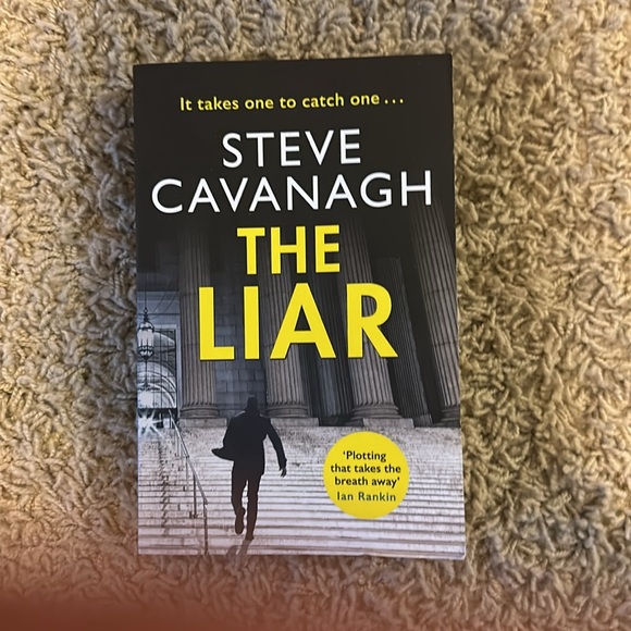 8 books. Authors include Bret Easton Ellis, Steve Cavanagh, Jeff Strand - Picture 8 of 8